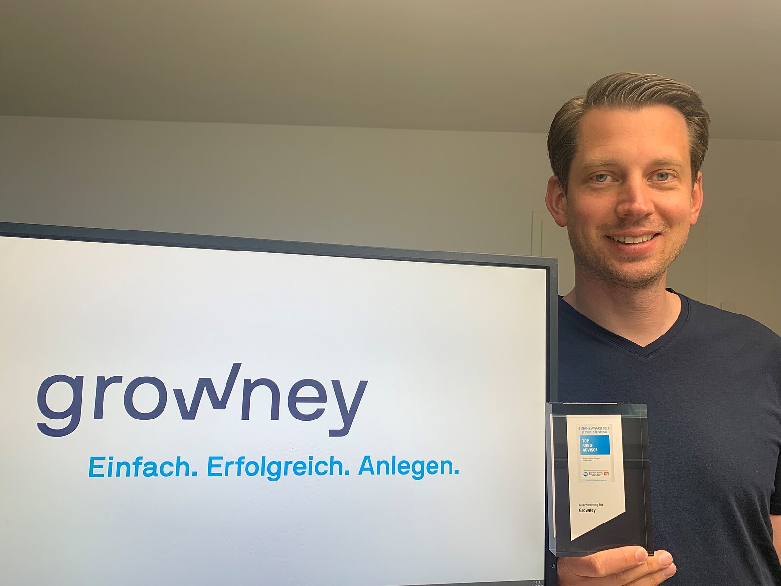 Thimm Blickensdrof von growney mit dem Finanz-Award 2021; Finanz-Award 2021 von ntv für Fintechs, Banken