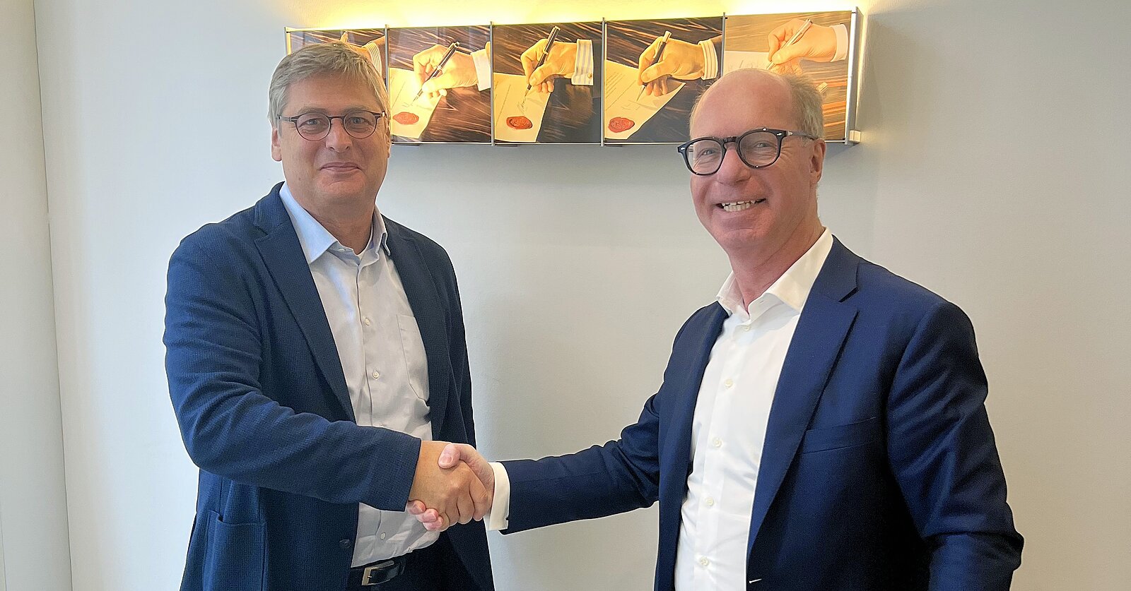 growney-Gründer Gerald Klein (li) und Dipl.-Ing. Achim Plate, CEO Lloyd Fonds AG growney-Gründer Gerald Klein (li) und Dipl.-Ing. Achim Plate, CEO Lloyd Fonds AG