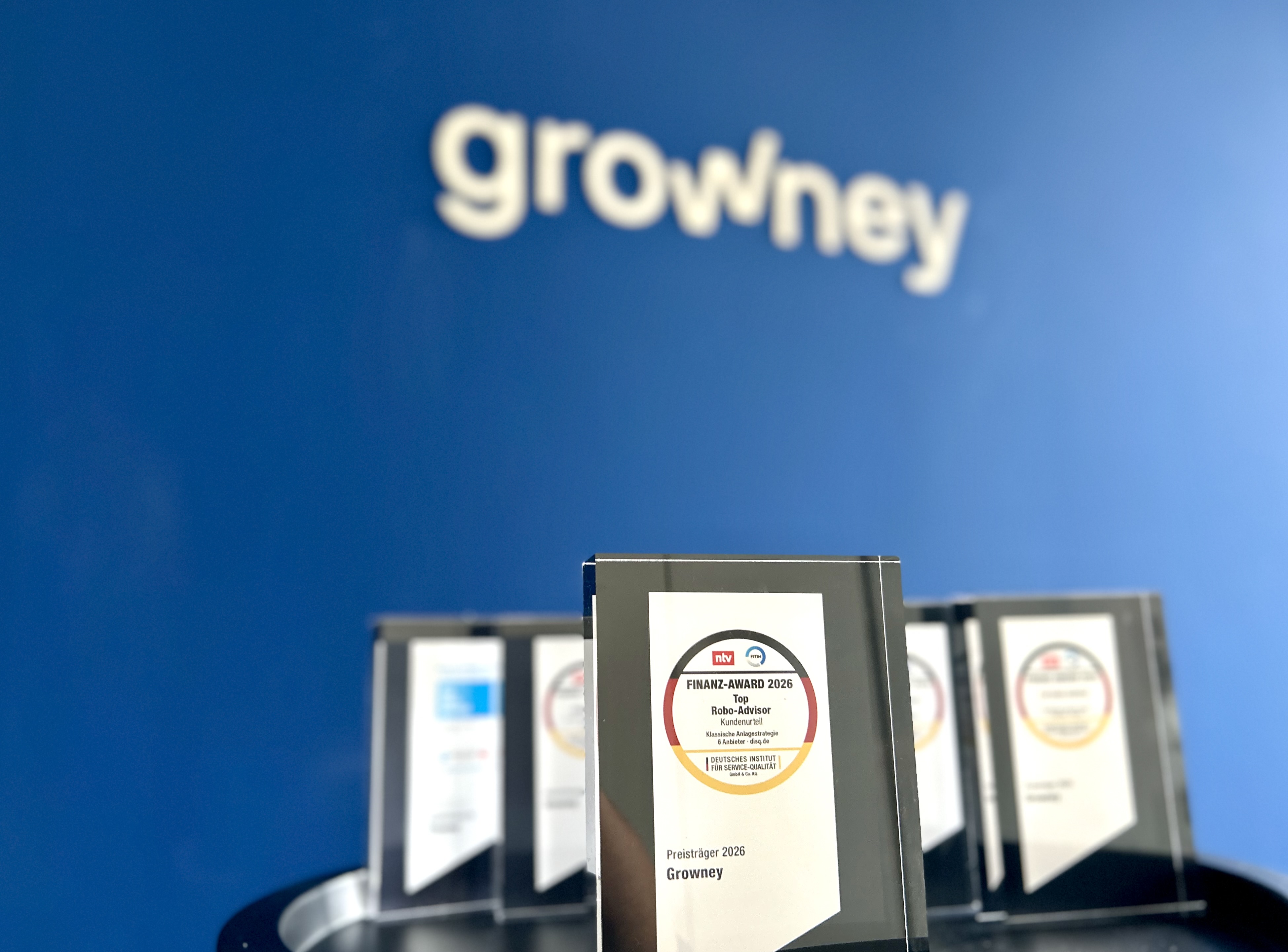 Foto mit Finanz‑Award 2026: Top-Kundenurteil für growney