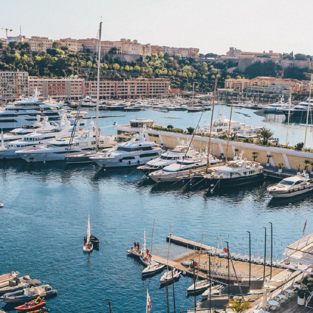 Das Bild zeigt den Yachthafen von Monaco.