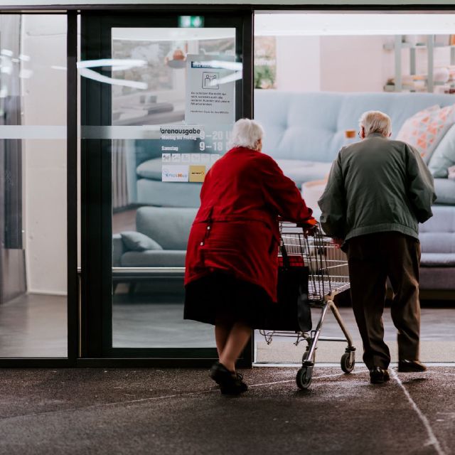 Altersvorsorge & Rentenrechner: Wie hoch ist meine Rente? Ein älteres Ehepaar