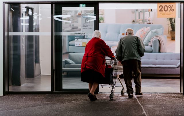 Altersvorsorge & Rentenrechner: Wie hoch ist meine Rente? Ein älteres Ehepaar