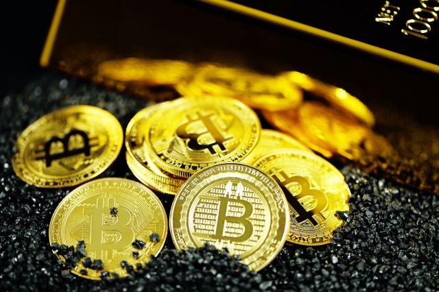 Bitcoin-Münzen; Krypto-Hype: Warum jetzt alle Dogecoin kaufen