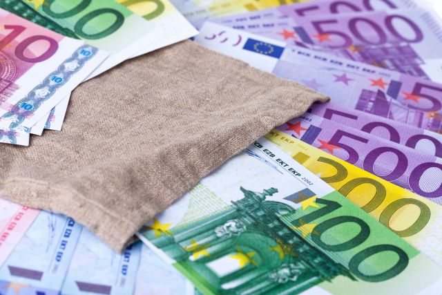 Euro-Geldscheine; Greensill-Pleite: Die Verantwortungslosigkeit der Kommunen macht betroffen