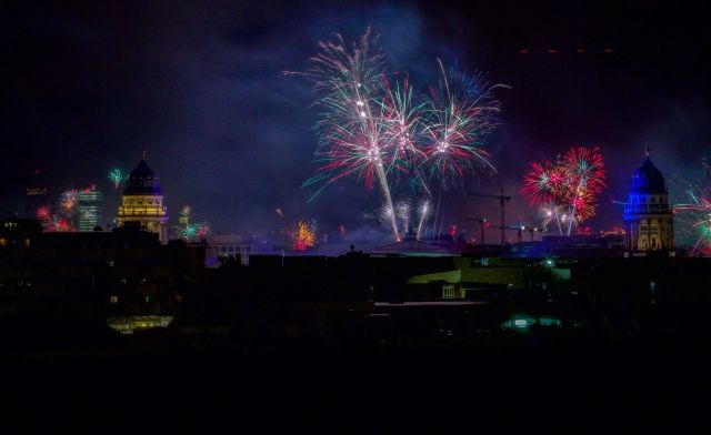Finanzen 2021: Gute Vorsätze für das neue Jahr, Feuerwerk zu Silvester