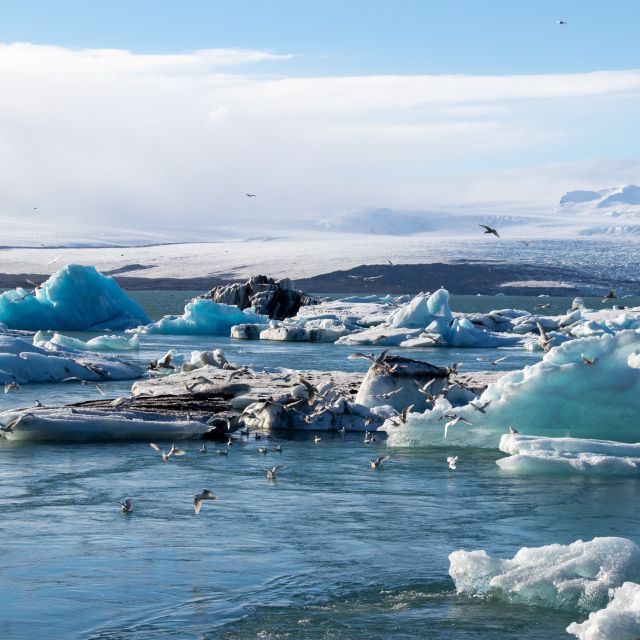 Schmelzendes Eis; Aktion für Klimaschutz - mit nachhaltiger Geldanlage gegen den Klimawandel