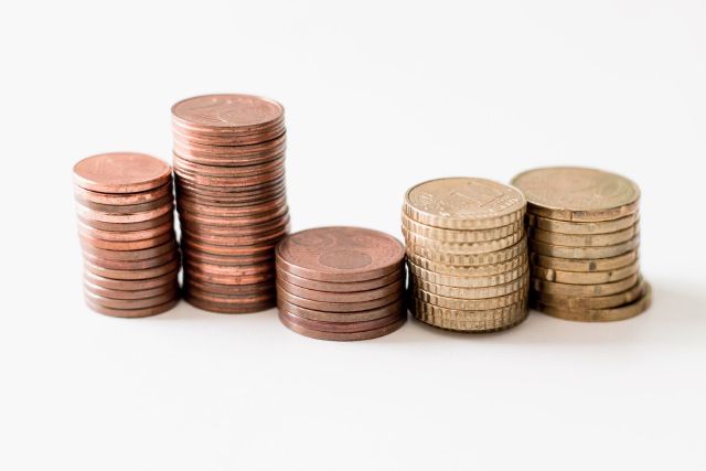 Zinsen für Tagesgeld - lohnt sich das noch? Euro Münzen und Kleingeld